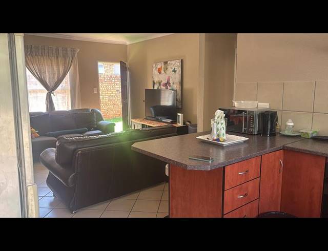 2 BEDROOM TOWNHOUSE FOR SALE IN WITPOORTJIE